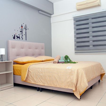 Five H Family Service Apartment Seri Kembangan Luaran gambar