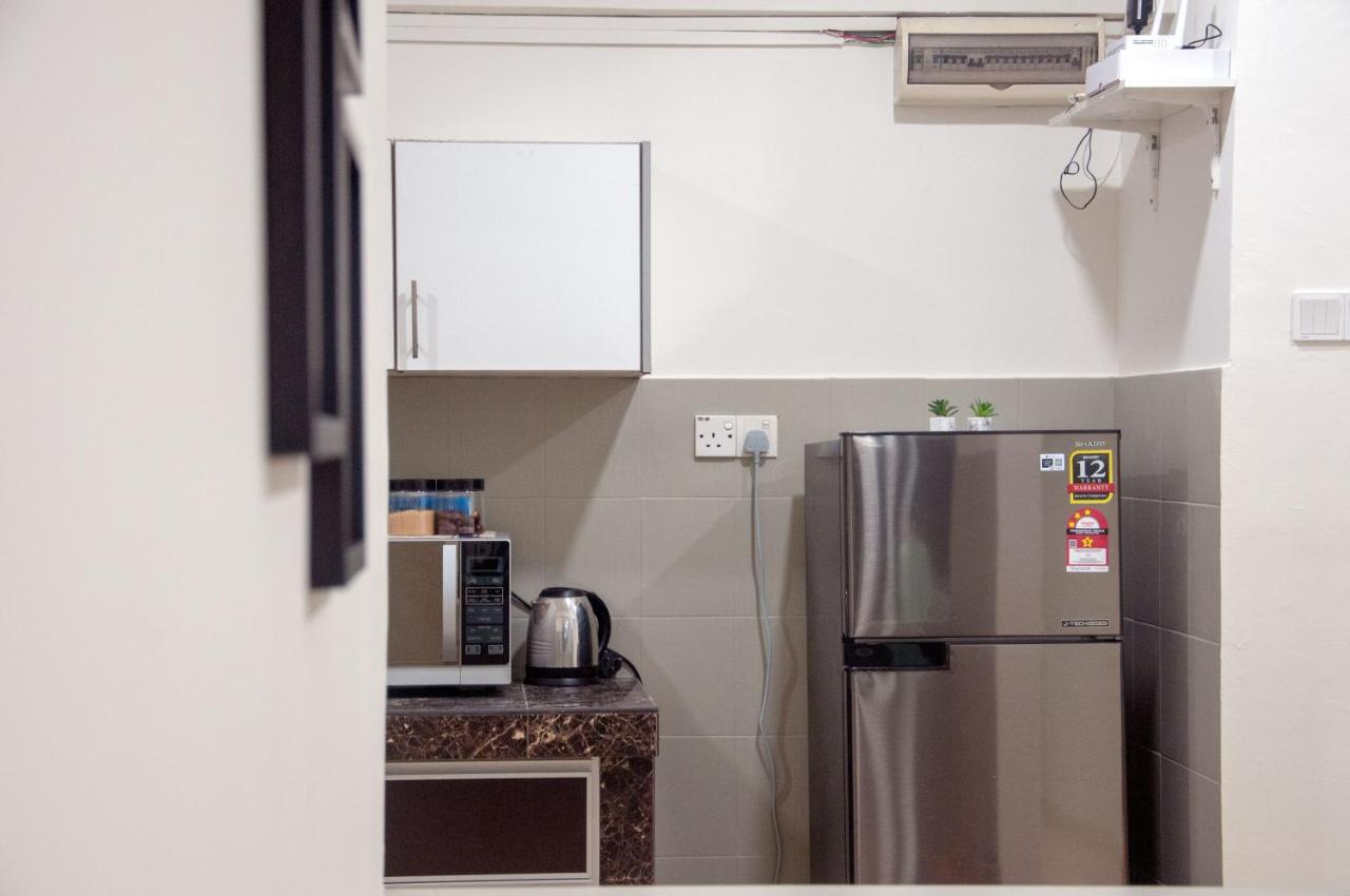 Five H Family Service Apartment Seri Kembangan Luaran gambar