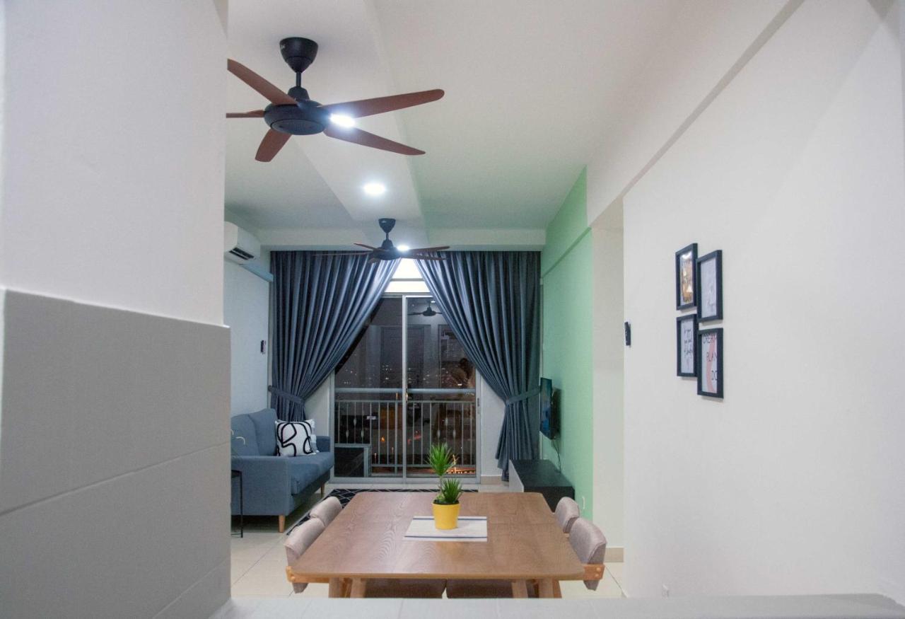 Five H Family Service Apartment Seri Kembangan Luaran gambar