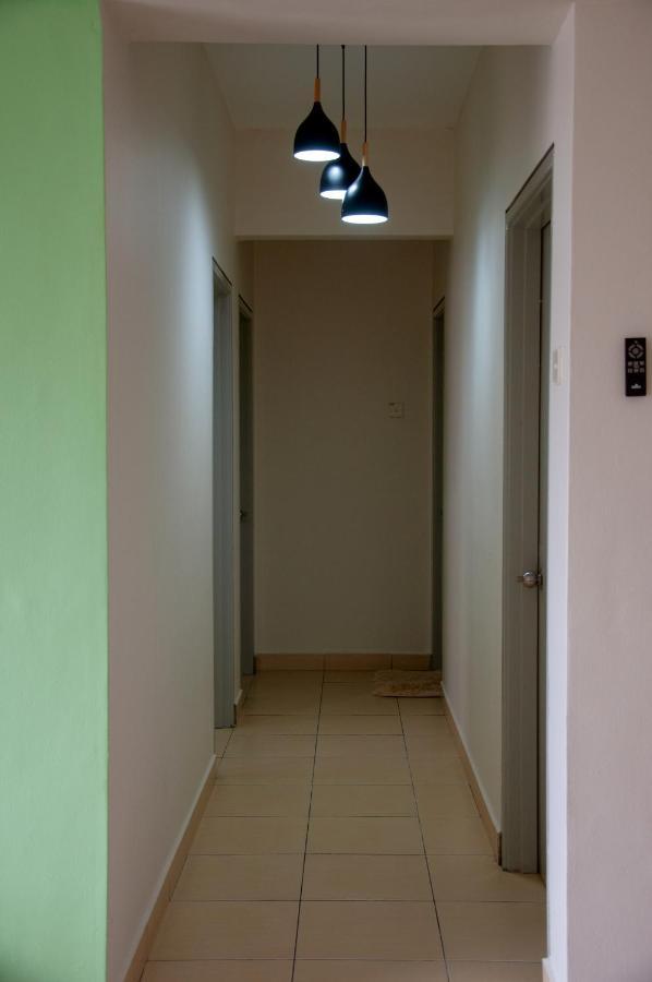 Five H Family Service Apartment Seri Kembangan Luaran gambar
