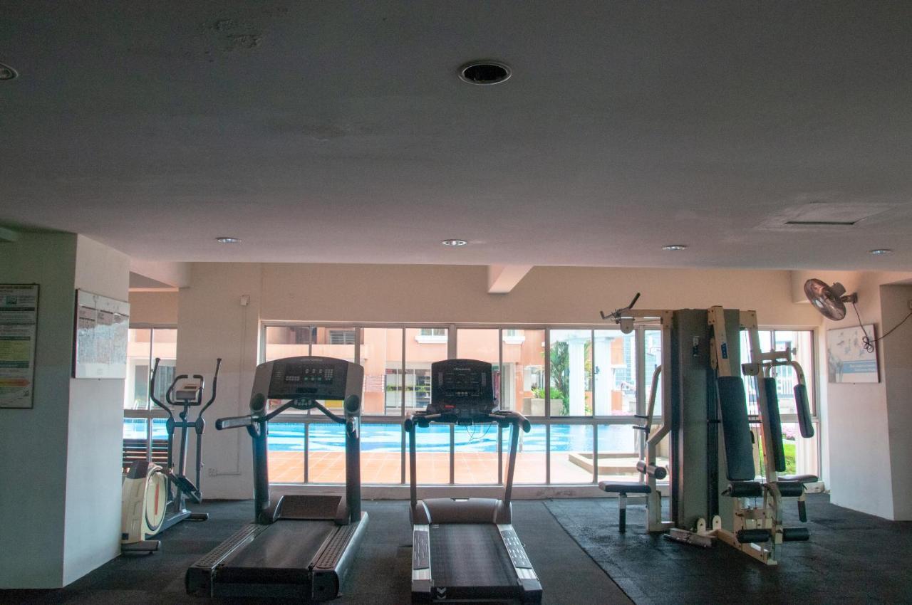 Five H Family Service Apartment Seri Kembangan Luaran gambar