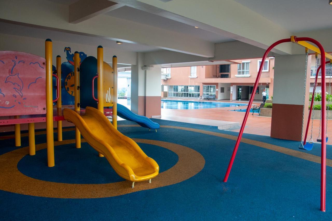 Five H Family Service Apartment Seri Kembangan Luaran gambar