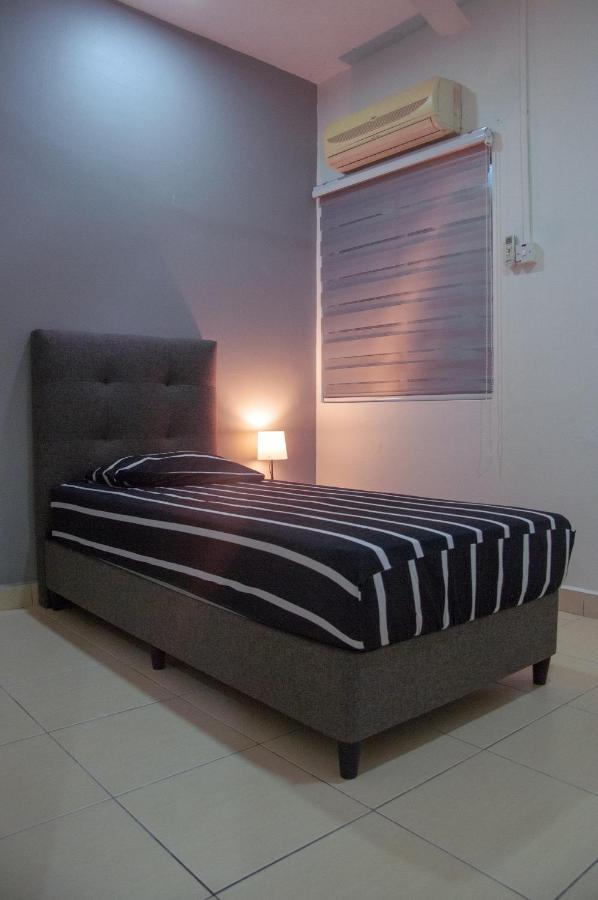 Five H Family Service Apartment Seri Kembangan Luaran gambar
