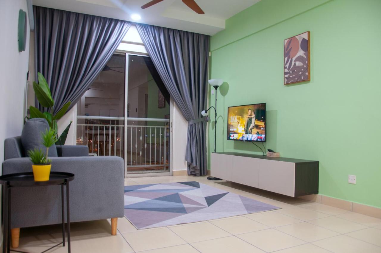 Five H Family Service Apartment Seri Kembangan Luaran gambar
