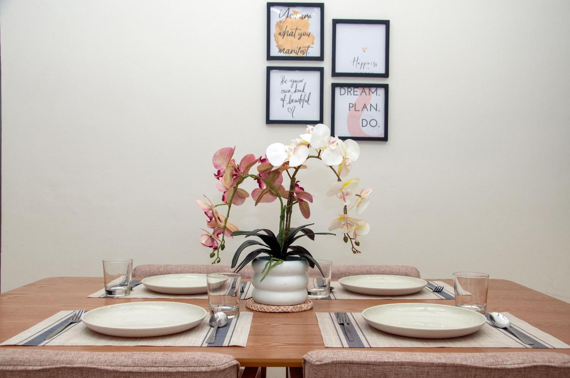 Five H Family Service Apartment Seri Kembangan Luaran gambar